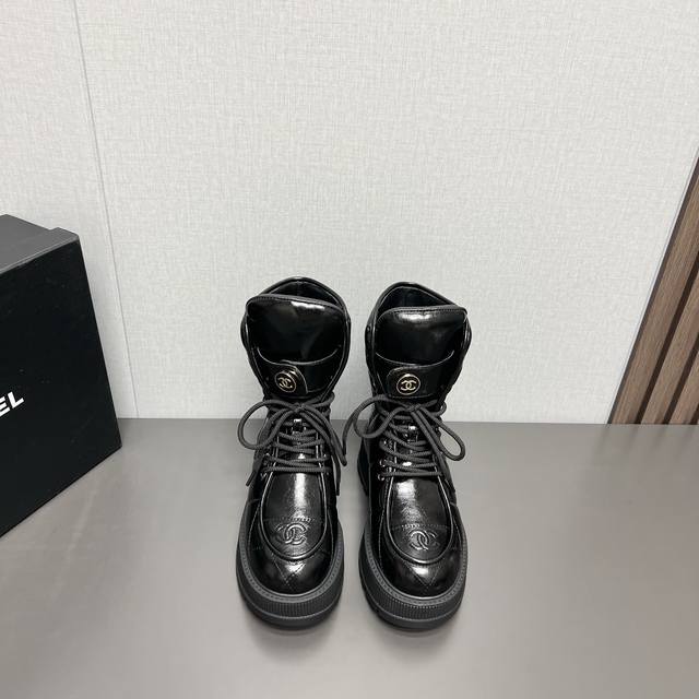 顶级版本 Chane*香家 Vs秋冬新款靴子系列 圆头厚底短靴 新款上架这款厚底在欧美街拍中出境率超高，Ins也是火了一把，调鞋楦都调了一个月整体线条流畅性保持