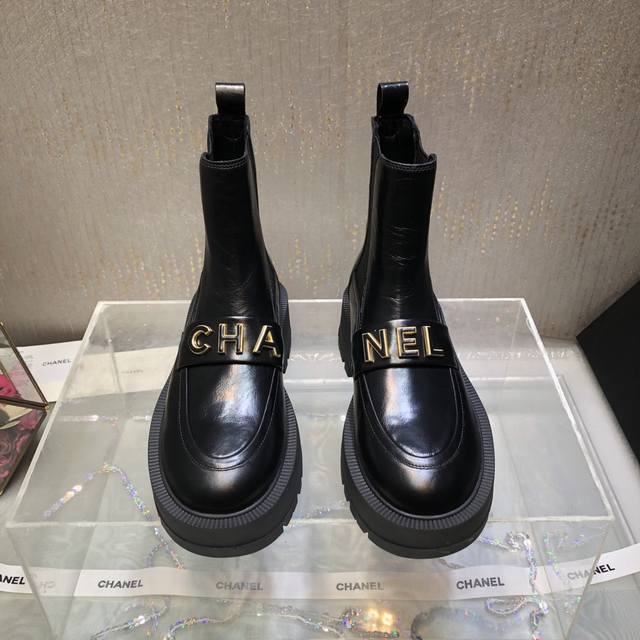 靴子出 顶级品质 Chane*小香24B秋冬新品黑金字母乐福鞋～厚底松紧切尔西短靴原版定制黑金凸面立体五金扣 百搭有调性 超级好穿的一双厚底靴 ！ 鞋面：小牛皮