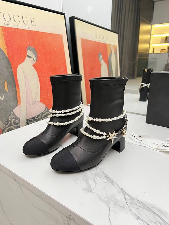Chanel 香奶奶 顶级专柜 官网同步 秋冬新款 香奈儿经典珠 小红书推荐 热搜新款 明星同款 原版开模 代购版本 进口小羊皮 内里羊皮 跟高5.5Cm 橡胶