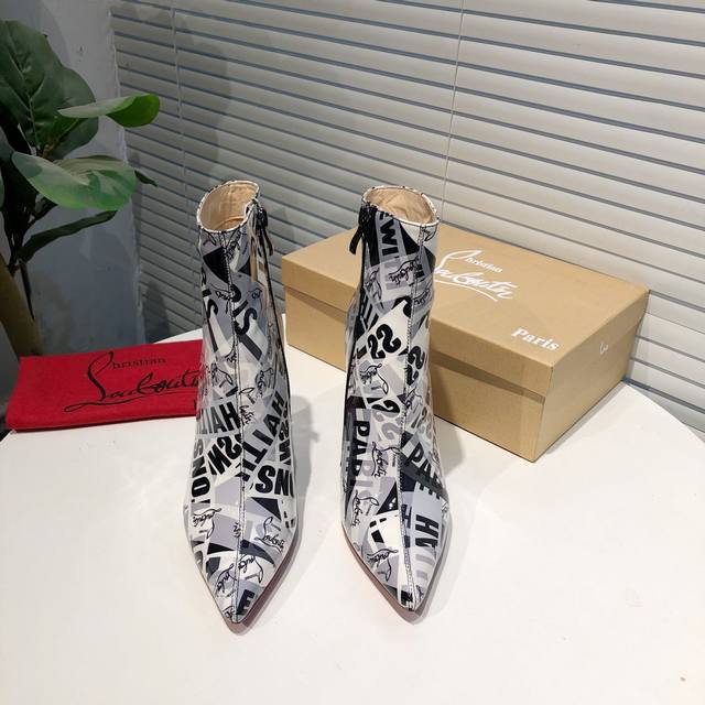真皮底 橡胶底 品牌:法国著名品牌红底鞋christian Louboutin 克里斯提.鲁布托原版1: 1制作 性感时装靴 简单大气细跟小尖头尽显女人味让别人