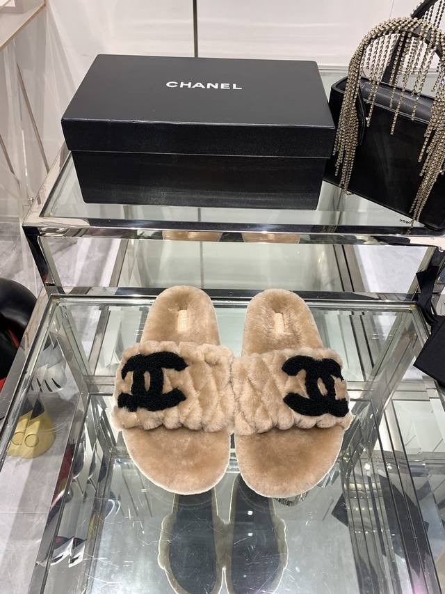 Chanel香奈儿 24Ss秋冬新款 羊毛毛拖鞋 官网、小红书同步最新配色香奈儿爆款火热上线，做工升级版，高品质 时尚潮流最新款泰迪羊毛h拖秋冬款平底毛拖，上脚