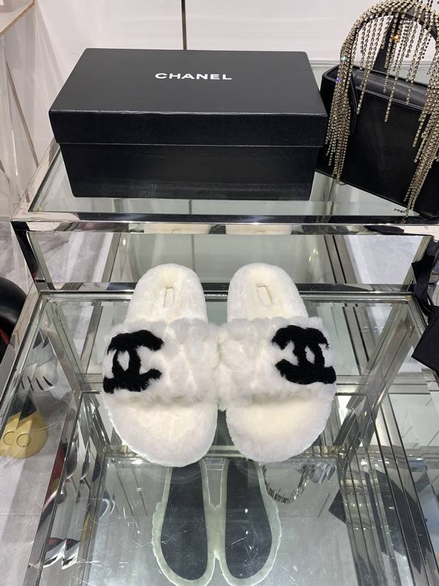Chanel香奈儿 24Ss秋冬新款 羊毛毛拖鞋 官网、小红书同步最新配色香奈儿爆款火热上线，做工升级版，高品质 时尚潮流最新款泰迪羊毛h拖秋冬款平底毛拖，上脚