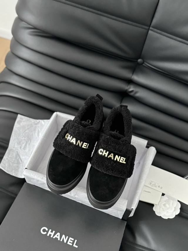 单鞋 短靴 Chanel 24B新款雪地靴 秋冬暖心推荐 高品质认准我家实拍 穿腻了毫无特色的ugg 不妨来买这款，超级仙女的一款，内里隆丰羊皮毛一体，不计成本