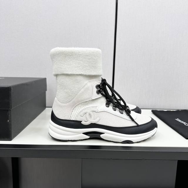 高版本 35-40 40 41 42订做 Chanel 香奈儿2B最新款连袜运动鞋 24B的新款连袜运动鞋一定是这一季最好穿的运动鞋！连袜款式设计也太好看啦~配