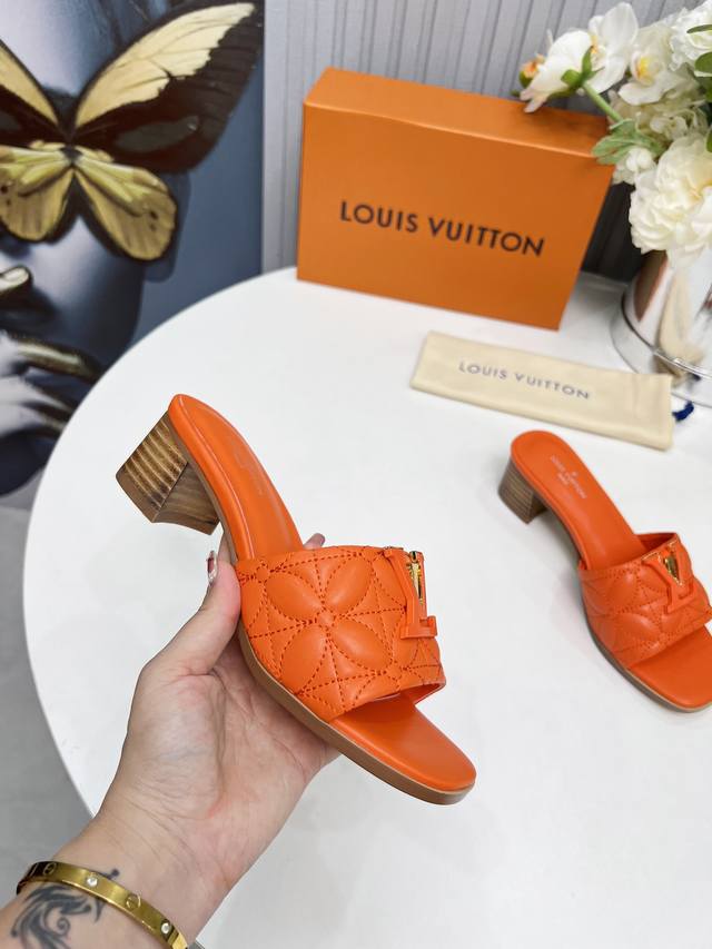 路易威登lv 官网1:1大量现货热卖中码数35–43。平底橡胶 。真皮底+4035。42。43。44订做不退换