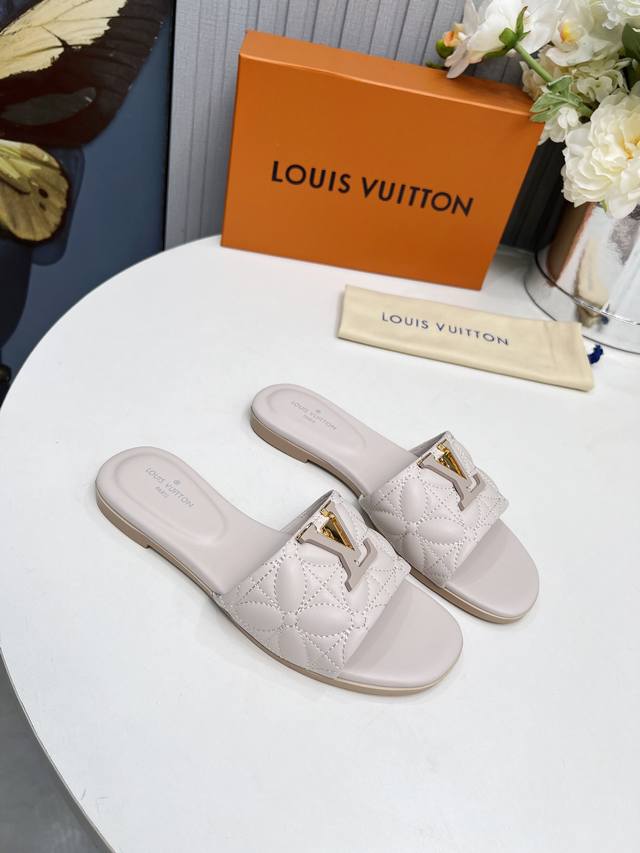 路易威登lv 官网1:1大量现货热卖中码数35–43。平底橡胶 。真皮底+4035。42。43。44订做不退换