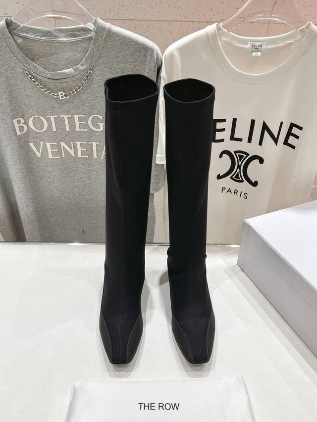 高版本出厂 The Row Ss秋冬爆款小方头长靴弹力靴 非常舒服的弹力靴，极简设计理念，版型显瘦好穿颜值与实用性并存 鞋面：进口小牛皮+进口弹力 内里垫脚：羊