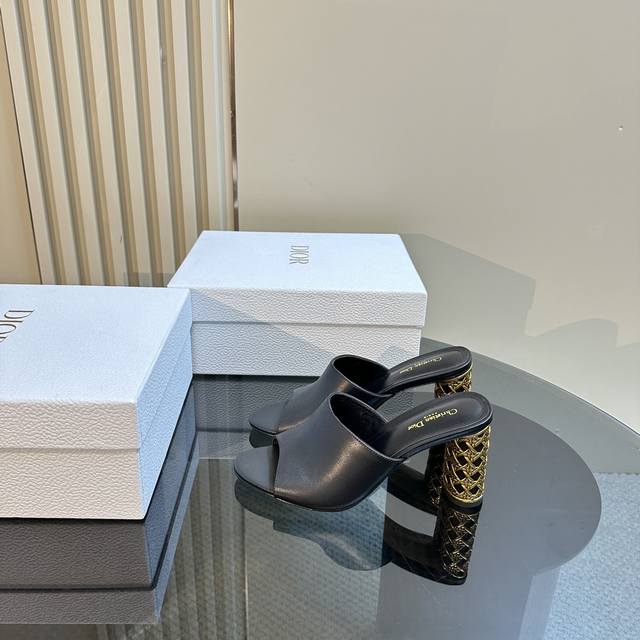 Dior 迪奥24S秋冬新品 鞋面采用进口小牛皮 内里采用羊皮内里 意大利进口牛皮大底 跟高：9.5Cm 码数：35-39 40 41 42定做 编号096-8