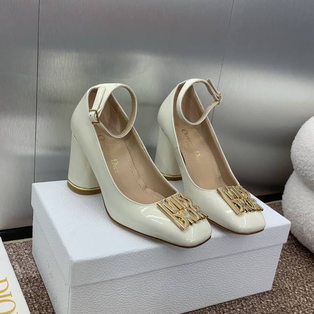 Dior 迪奥 秋冬最新时装秀高定系列 Miss Dior 粗跟方头玛丽珍芭蕾舞女鞋 Cd字母logo五金扣低跟一圈带中古女单鞋 原版开发顶级高端版本 材质：鞋