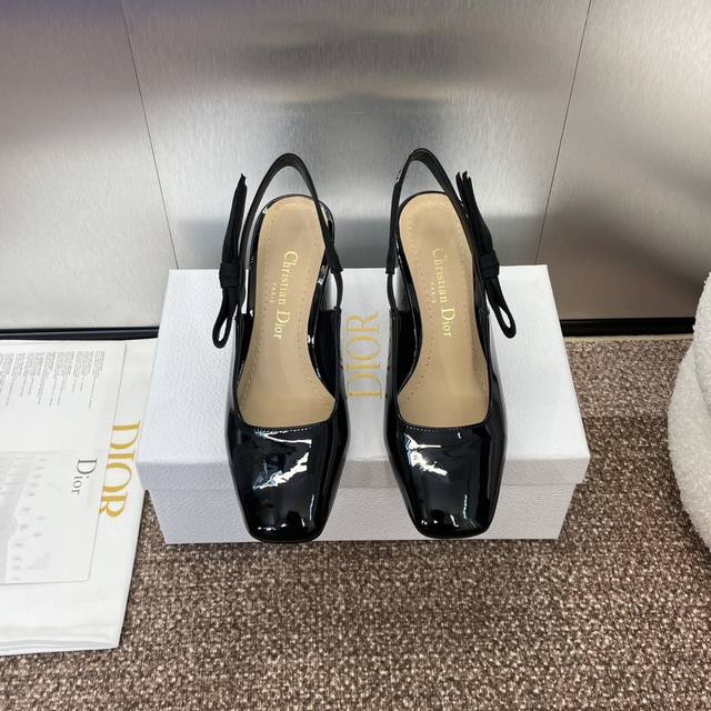 Dior 迪奥 秋冬最新时装秀高定系列 Miss Dior Paris 粗跟方头玛丽珍芭蕾舞女鞋 Cd字母logo刺绣织带蝴蝶结高跟凉鞋 原版开发顶级高端版本