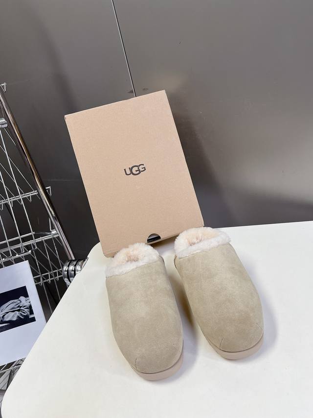 Ugg秋冬厚底毛毛拖 Lisa 海莉 Jennie同款 一款增高神器～显高还又拉腿长 看多了经典款 需要一些点缀 成为寒冬流行穿搭的主流趋势 漫长的冬日还有什么