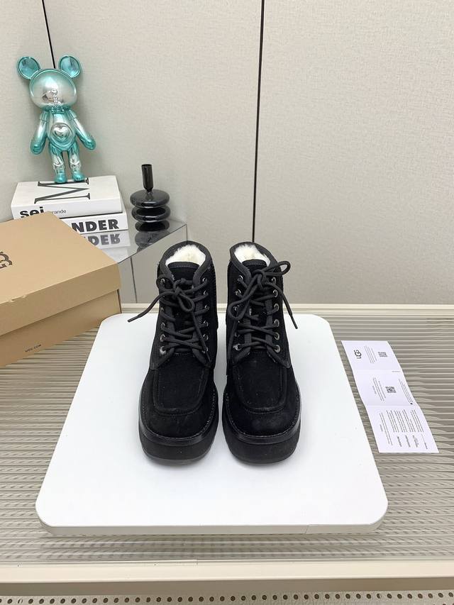 Ss新款细带 今年的ugg开始不再那么单调啦～冬季人手必备单品 搭配系数也是百分百 炸好看 比较设计的款 随心所欲 雪地靴显腿细 百搭单品 时尚感十足穿上气场爆