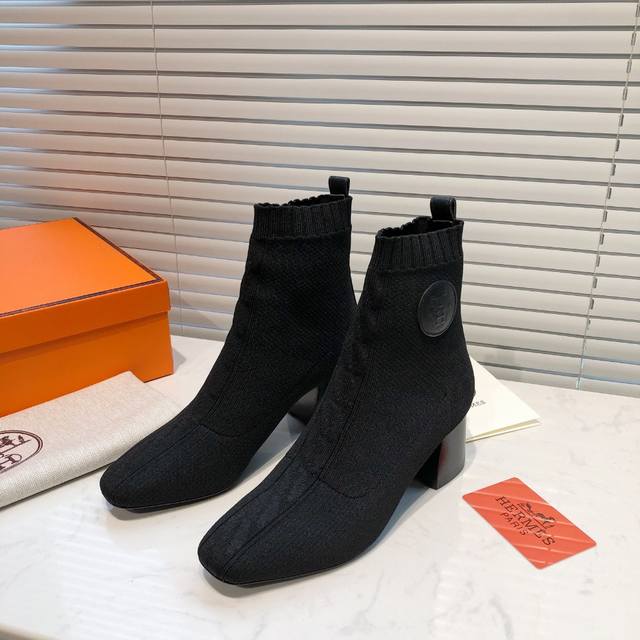Hermes 爱马仕最新款袜子靴 市场最高版本！代购级别品质 本季h家最年轻的一款单品！爱马仕的品质是我们一直的追求！我们将不断的去开发新的产品回馈客户！选材：
