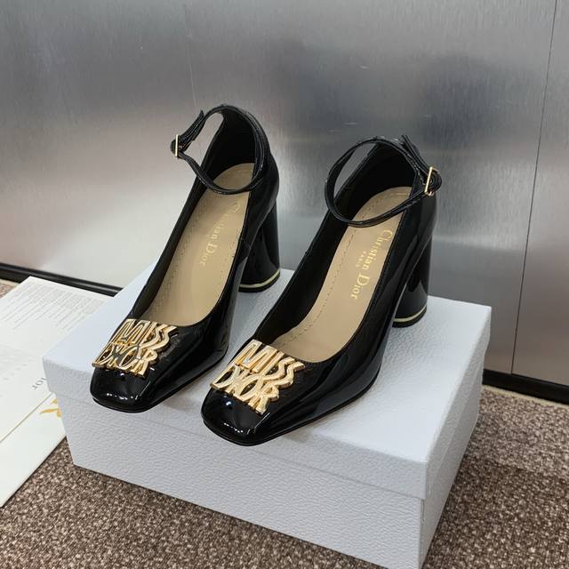 工厂价 Dior 迪奥 秋冬最新时装秀高定系列 Miss Dior 粗跟方头玛丽珍芭蕾舞女鞋 Cd字母logo五金扣低跟一圈带中古女单鞋 原版开发顶级高端版本