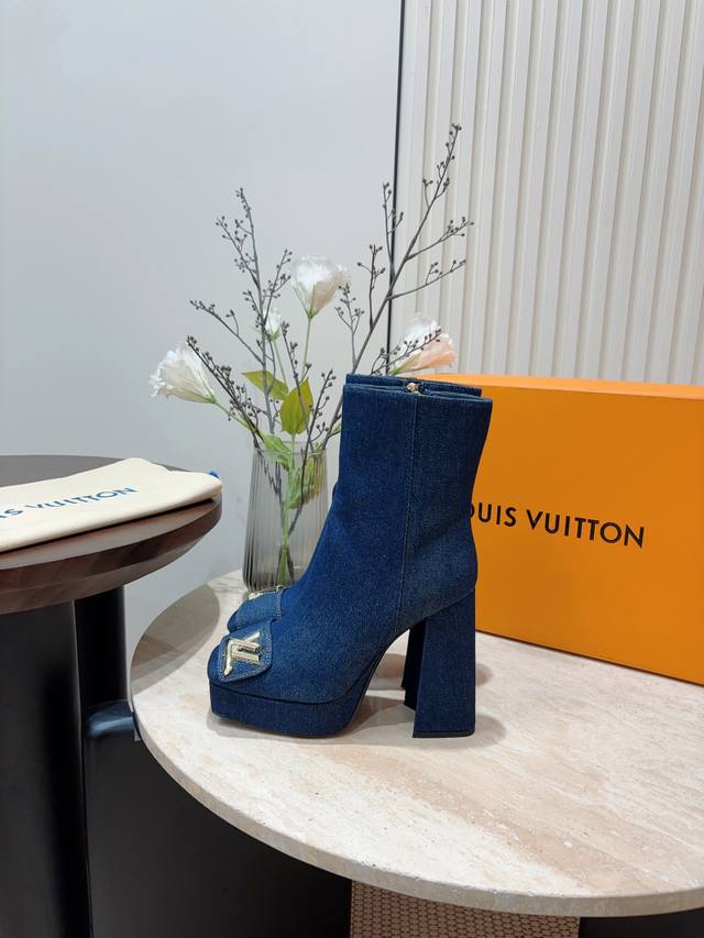 漆皮20 秋冬新款louis Vuitton Lv防水台高跟短靴 高级感十足！国内外博主刷爆的一款，复古又时髦 上脚美炸了！官网主推款 鞋面：小牛皮 牛漆皮 牛
