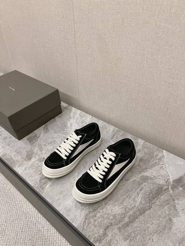 男10 Rick Owe 瑞克'欧文斯 新款鹿皮侵权vans 复刻版本真正做到与柜柜一致 还是延续了之前的热度 价格也居高不下 新款材质采用磨砂皮牛皮 内里丝绸