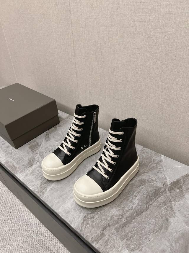 男10 Ro欧文斯rickowens 主线 西瓜头高帮厚底款式 进口水染牛皮材质，和针车间距都是极致还原！ 质感细腻无敌，奢侈品的触感！ 牛皮内里 大底tpu奶