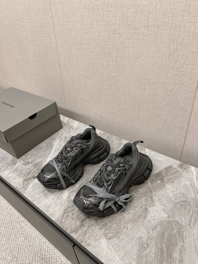 春夏balenciaga巴黎世家老爹鞋最新款复古休闲运动鞋系列推出探索时尚界对于原创与挪用的概念、以全新系列致敬传承与经典，以标志性balenciaga廓形和轮