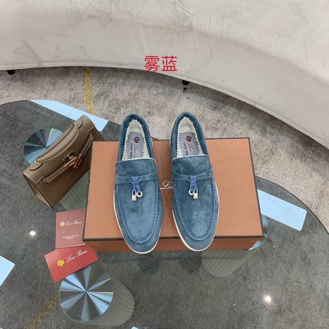Loro Piana 羊羔毛款。意大利顶级羊绒复古优雅低调奢华。时尚性与皮料实用性同样兼具依然全网最高品质。鞋面羊京丝质柔滑。羊羔毛里，耐磨高弹牛筋底。 码数：