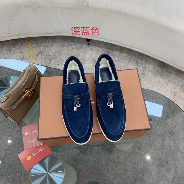 Loro Piana 羊羔毛款。意大利顶级羊绒复古优雅低调奢华。时尚性与皮料实用性同样兼具依然全网最高品质。鞋面羊京丝质柔滑。羊羔毛里，耐磨高弹牛筋底。 码数：