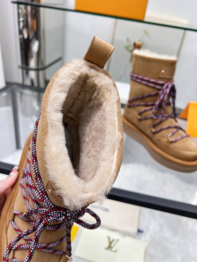 Louis Vuitton 路易威登 Lv 新款专柜同步毛毛雪地靴爆发售，鞋面意大利进口高丝光绒面牛皮油腊牛皮压花工艺，全羊皮毛一体内里，完全1比1复刻，鞋底：