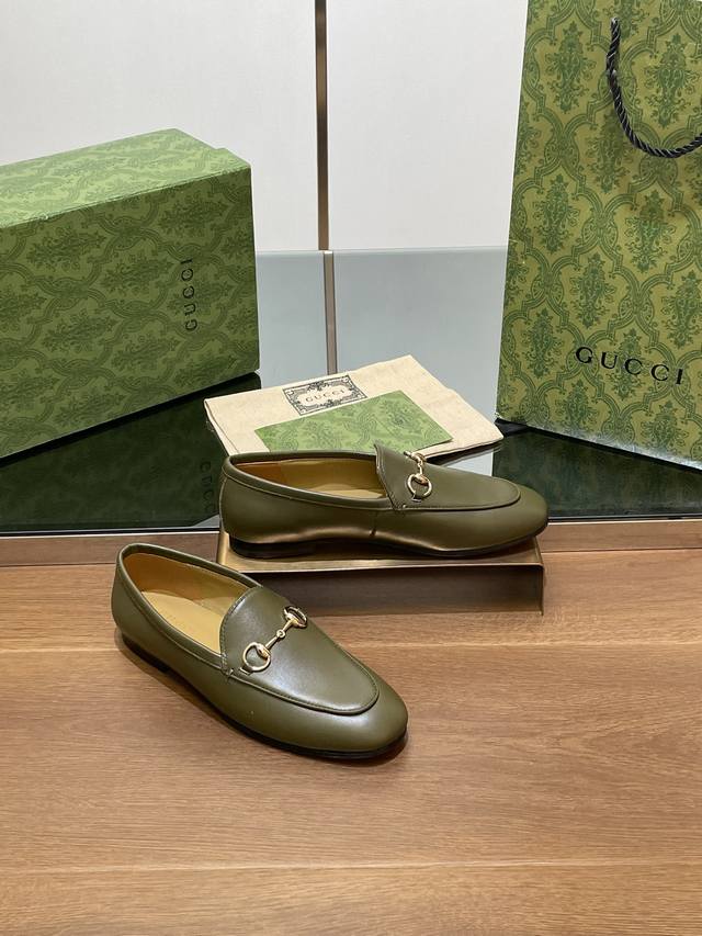 早秋新款gucci 最新军绿色princetown系列乐福单鞋顶级品质 最高版慕勒鞋 面料：原版定制进口皮 内里／垫脚:羊皮里。 大底：原版意大利真皮底 尺码：