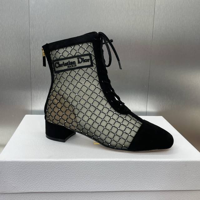 Dior 迪奥 春夏走秀高定系列naughtily-D镶钻女靴 Cd字母logo 藤格纹通体提花刺绣优雅水钻及裸凉靴 明星同款粗跟方头系带流苏罗马后拉链短靴 市