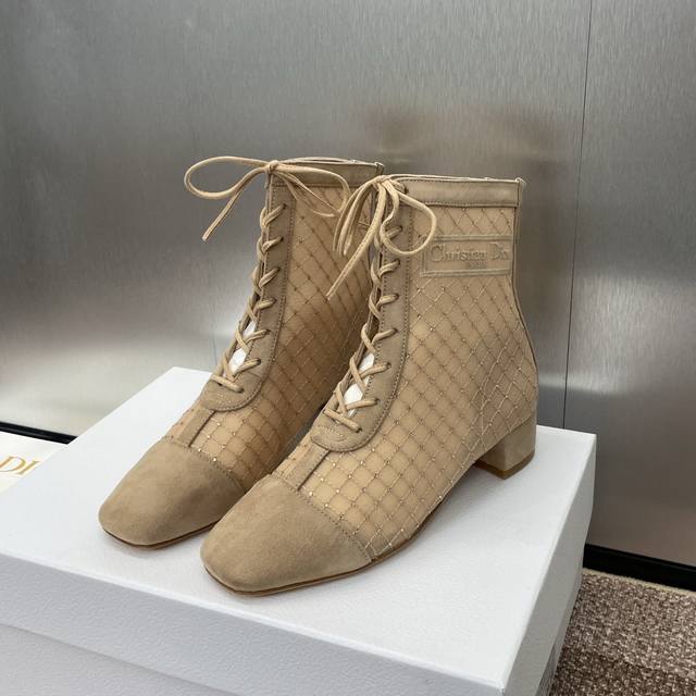 Dior 迪奥 春夏走秀高定系列naughtily-D镶钻女靴 Cd字母logo 藤格纹通体提花刺绣优雅水钻及裸凉靴 明星同款粗跟方头系带流苏罗马后拉链短靴 市