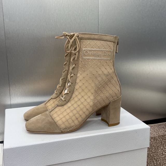 Dior 迪奥 春夏走秀高定系列naughtily-D镶钻女靴 Cd字母logo 藤格纹通体提花刺绣优雅水钻及裸凉靴 明星同款粗跟方头系带流苏罗马后拉链短靴 市