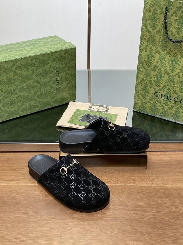 新品厚底gucci马衔扣g G男女同款情侣穆勒鞋 包头拖鞋 官网同步，原版一比一复制，最高版本所有材质细节均与yb一致 常年做货。 面料：进口g G压花牛绒 内