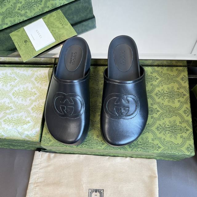 新品gucci男女同款情侣穆勒鞋 包头拖鞋 官网同步，原版一比一复制，最高版本所有材质细节均与yb一致 常年做货。尺码36-47 454647定制不退换 这款拖