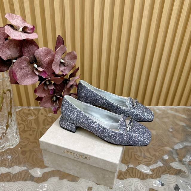 高版本jimmy Choo 4 春夏新品爆款 乐福单鞋 高跟 系列单品 -超级a的一款啊！美得让人窒息！镂空设计给人以一种很神秘的感觉，奢华又不失低调 不管是衣