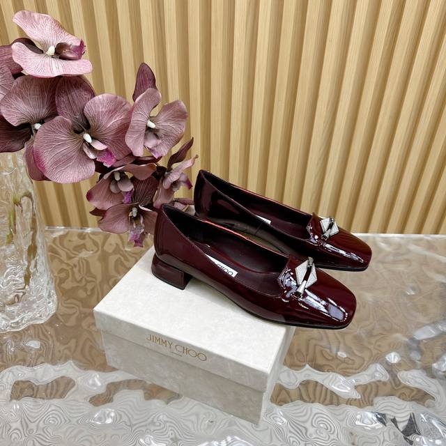 高版本jimmy Choo 4 春夏新品爆款 乐福单鞋 高跟 系列单品 -超级a的一款啊！美得让人窒息！镂空设计给人以一种很神秘的感觉，奢华又不失低调 不管是衣