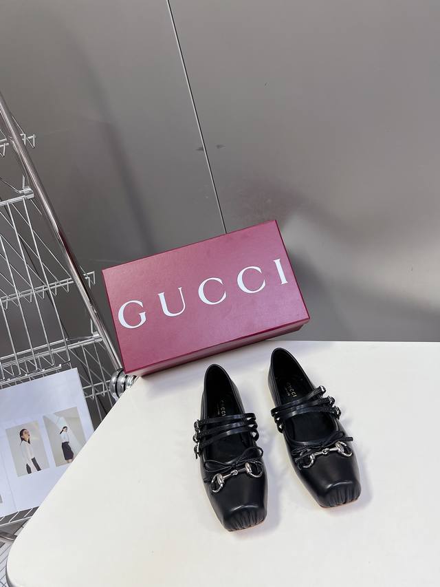 真丝 皮面 Gucci古驰开挂玛丽珍鞋子来啦属于 Sabato的第一个爆款来了！ 24最新款马衔扣扣显玛丽珍单鞋法式复古感好迷人一眼就相中 显白又显优雅气质~无