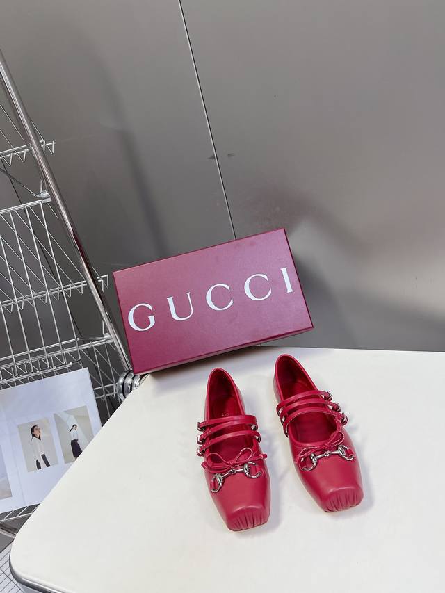 真丝 皮面 Gucci古驰开挂玛丽珍鞋子来啦属于 Sabato的第一个爆款来了！ 24最新款马衔扣扣显玛丽珍单鞋法式复古感好迷人一眼就相中 显白又显优雅气质~无
