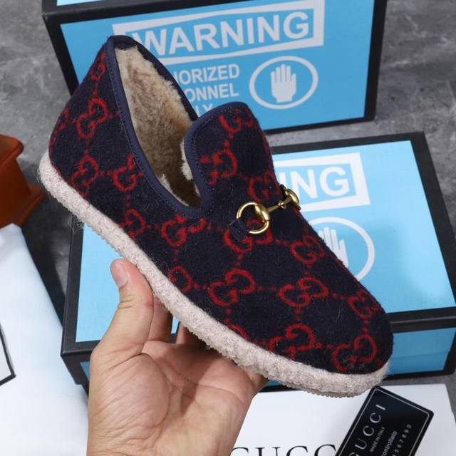 红g ，35-40，41订做 专柜1:1原版复制，面料:澳洲羊毛呢，内里，鞋垫:高原糕羊毛一体，防滑牛筋底