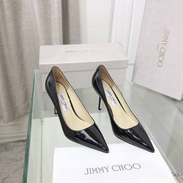 Jimmy Choo 吉米周漆皮经典系列高跟鞋 鞋面采用进口漆皮，羊皮内里垫脚，意大利真皮大底 跟高：6.5Cm 8.5Cm 码数：35～39 34、40、41