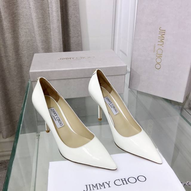 Jimmy Choo 吉米周漆皮经典系列高跟鞋 鞋面采用进口漆皮，羊皮内里垫脚，意大利真皮大底 跟高：6.5Cm 8.5Cm 码数：35～39 34、40、41