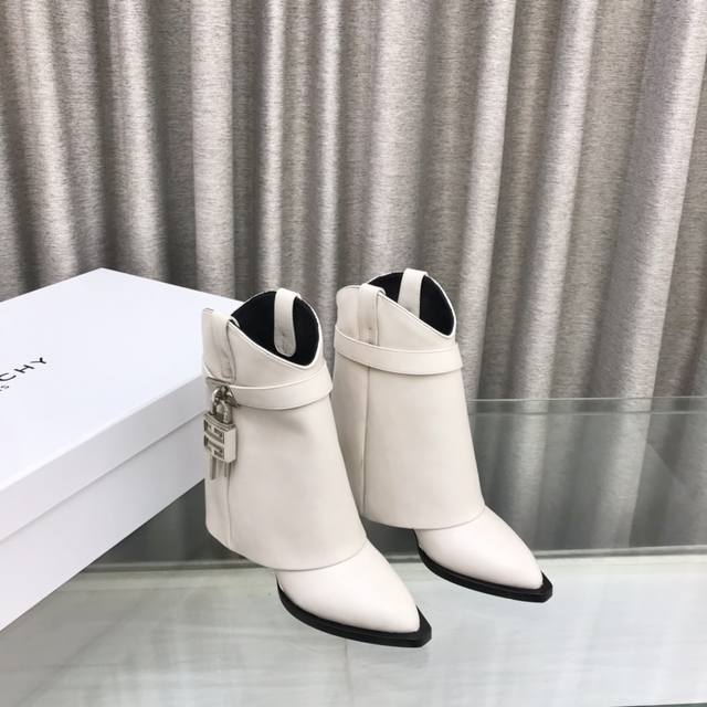 顶级版本 定做款 Givenchy纪梵希新款皮质筒靴，饰以西部风格立体图案 Shark Lock系列 皮革饰带，搭配givenchy Logo金属扣和银色饰面4