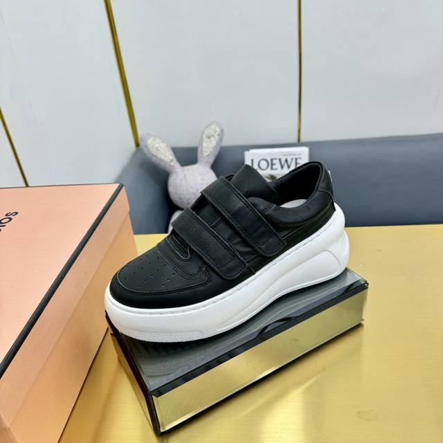Acne Studios经典魔术贴平底笑脸真皮休闲板鞋运动女鞋小白鞋 面料：牛皮 内里：原版网 鞋底：原版开模 尺码：35-40