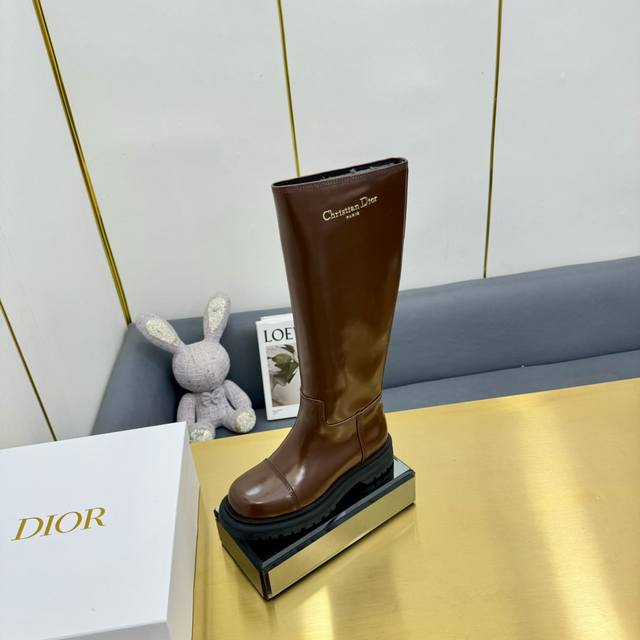 迪奥长靴 Cd迪奥秋冬季最火一脚蹬低跟骑士靴 [嘴唇][嘴唇]原版开发 面料采用d- Major电绣拼色字母logo一比一 制作 [嘴唇][嘴唇]内里羊皮 码3