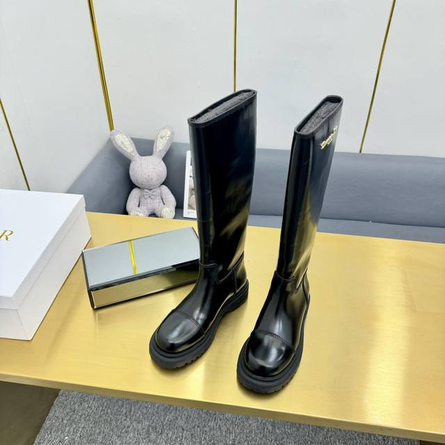 迪奥长靴 Cd迪奥秋冬季最火一脚蹬低跟骑士靴 [嘴唇][嘴唇]原版开发 面料采用d- Major电绣拼色字母logo一比一 制作 [嘴唇][嘴唇]内里羊皮 码3