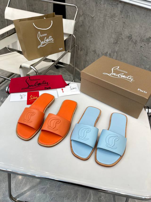 真皮底 橡胶底190 顶级版本 代购级⑥个颜色供选择。 重磅推出 Christian Louboutin Cl 标识设计 红底鞋最新走秀款 简称cl 红底鞋 T