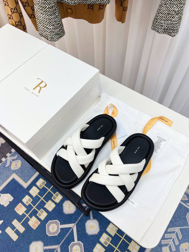 The Row 24新款交叉编织面包拖鞋增高厚底the Row 最大的特色是由剪裁考究的单品构成，融合了不会过时的别致设计与优质面料，因此the Row 品牌服