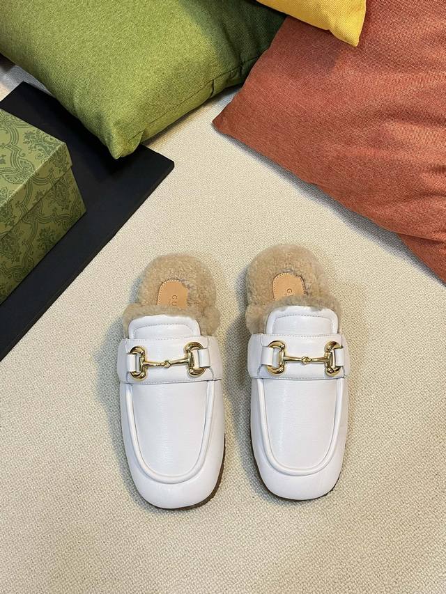 出厂： Gucc 24S I Fwnew Arrival～Gucci 羊毛衔扣穆勒鞋 半拖顶级版 购买两双原版拆皮拆格一比一还原，羊皮面 橡胶耐磨底，所有细节