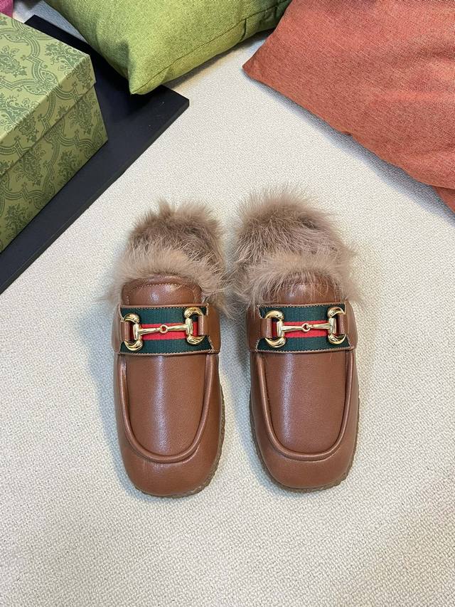 出厂： Gucc 24S I Fwnew Arrival～Gucci 羊毛托斯卡纳兔毛衔扣穆勒鞋 半拖顶级版 购买两双原版拆皮拆格一比一还原，羊皮面 橡胶耐磨底
