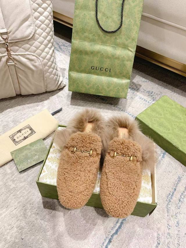 工厂价 G家 升级经典毛拖 全新升级 风靡全球的一款百搭神器 鞋柜里没有一双gucci拖鞋就out啦。明星网红大把街拍图超级舒适低调不张扬，加上最新古驰新元素