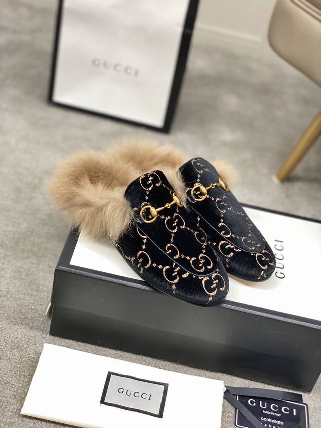出厂价皮底 Gucci 古奇 光面半拖 ，鞋面材质 皮面，内里垫脚全羊皮，2色入选，系列拖鞋已成为gucci系列的主打单品，别出心裁而充满摩登气息，配饰是对马衔