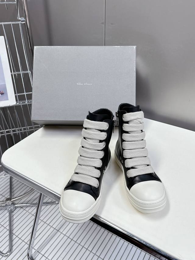 男10 Ro欧文斯rickowens 主线 情侣款西瓜头款式 纽扣牛仔布材质，和针车间距都是极致还原！ 质感细腻无敌，奢侈品的触感！ 牛仔布内里包大底tpu奶香
