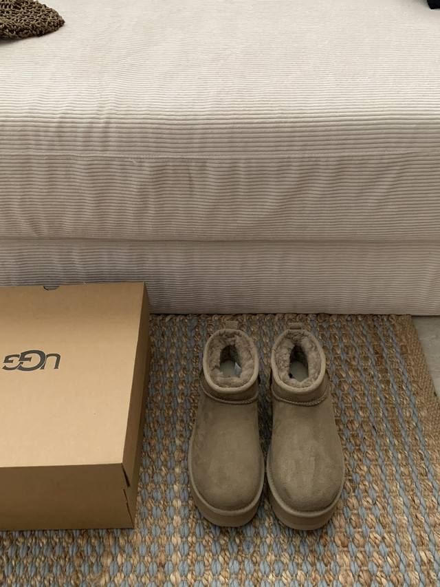 羚羊棕细节工厂价 Ugg迷你3Cm厚底 周冬雨同款 王炸版本. 第一批必须必须是最好的 休闲经典迷你短靴舒适短筒靴 采用隆丰皮毛一体 版本升级面料加厚 Size